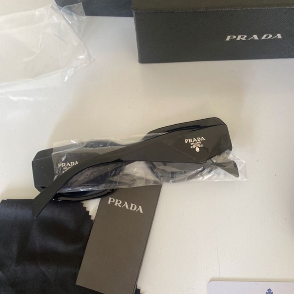 Prada sunglasses - Picture 3 of 4
